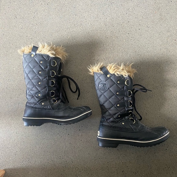 Sorel Black Quilted Waterproof Winter Boots with Fur Lining - Picture 3 of 6